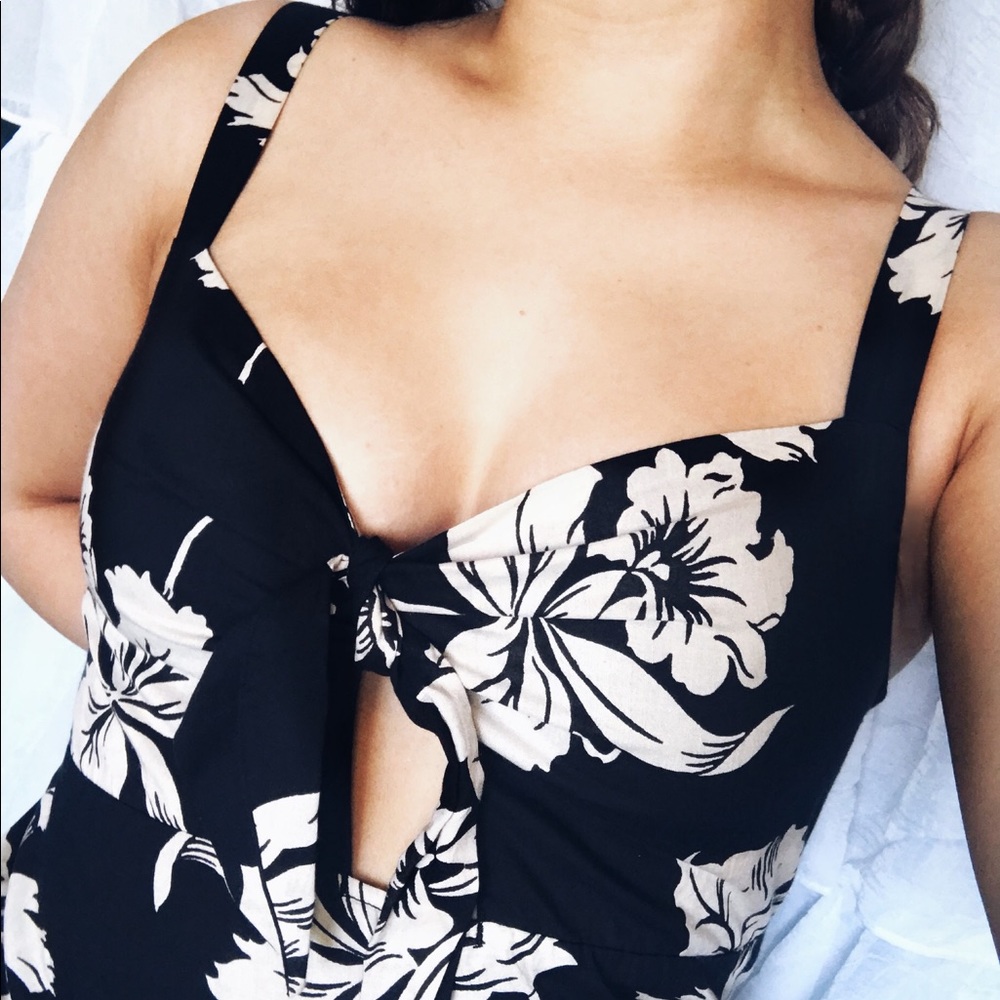 AMUSE SOCIETY Black tie front dress!